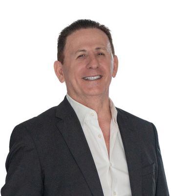Portrait of Pete Mustafaraj, REALTOR®.